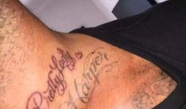 腿上纹身网红吃瓜